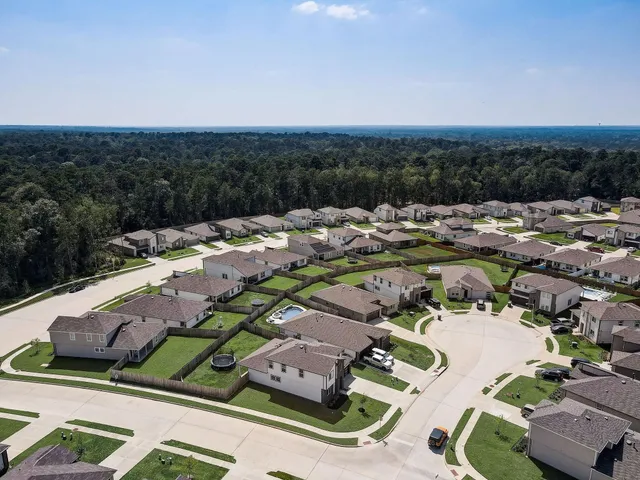 $445,000 | 14303 Autumn Creek Court, Conroe, TX 77384