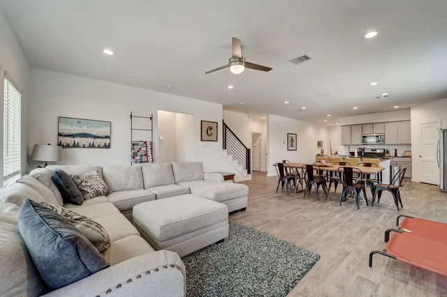 $445,000 | 14303 Autumn Creek Court, Conroe, TX 77384