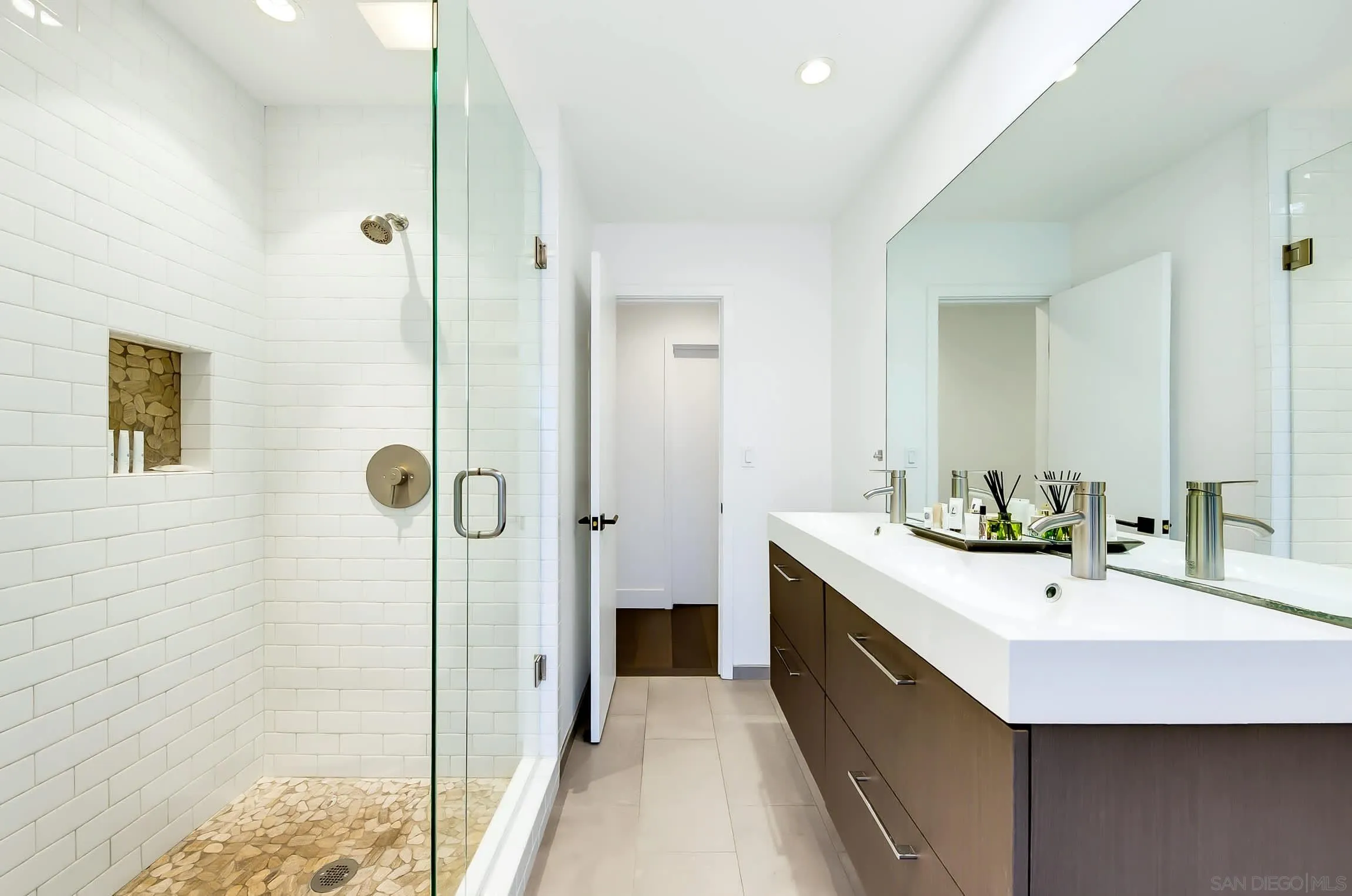 5842 Sagebrush Road La Jolla, CA 92037 - Photo 32 of 54 Gallery Image 32