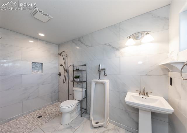 13050 Holmes Road Colorado Springs, CO 80908 - Photo 20 of 46 Master Bathroom
