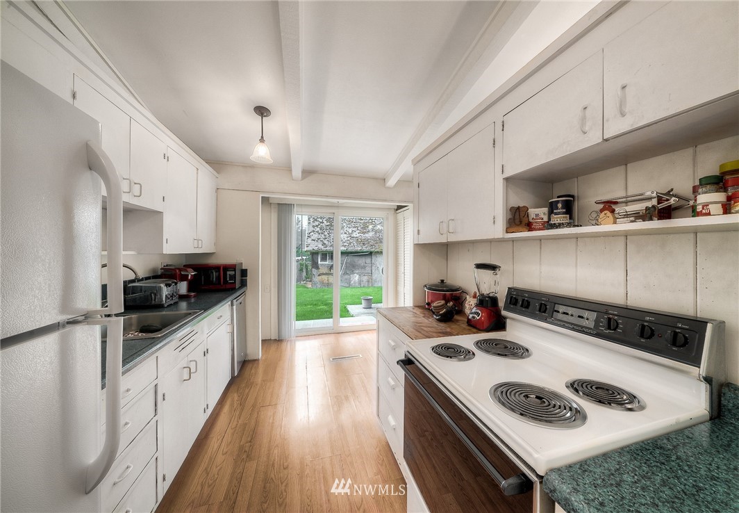 8606 Weller Road Southwest Lakewood, WA 98498 - Photo 12 of 26 Gallery Image 12