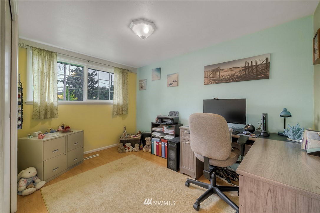 8606 Weller Road Southwest Lakewood, WA 98498 - Photo 17 of 26 Gallery Image 17