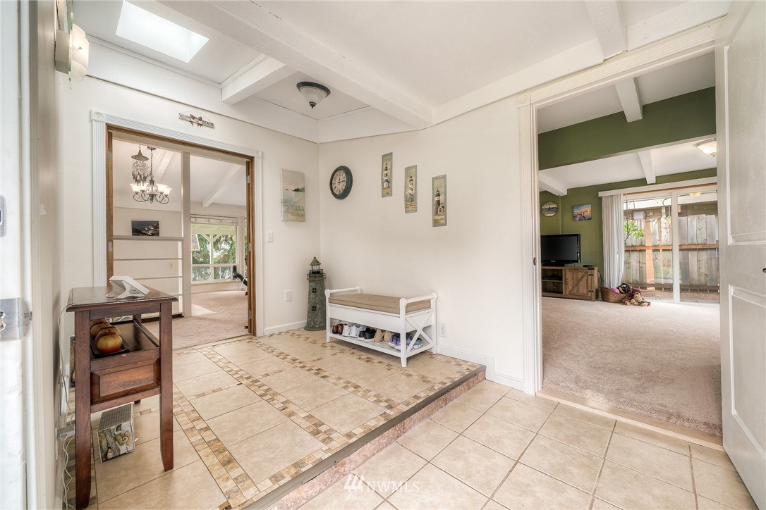 8606 Weller Road Southwest Lakewood, WA 98498 - Photo 4 of 26 Gallery Image 4