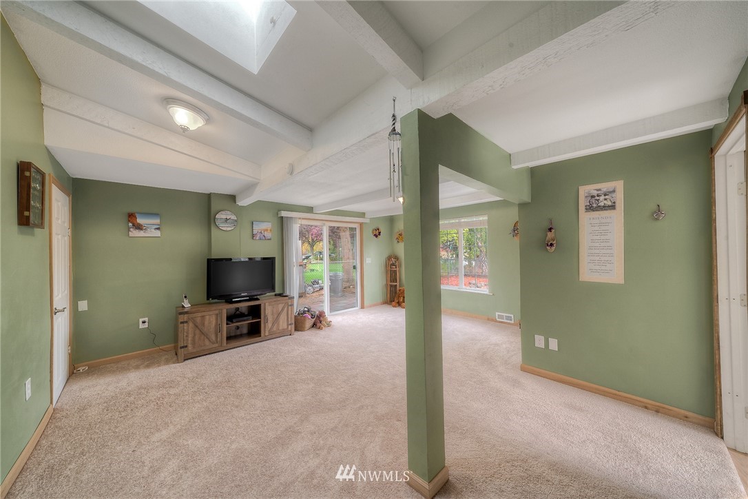 8606 Weller Road Southwest Lakewood, WA 98498 - Photo 5 of 26 Gallery Image 5