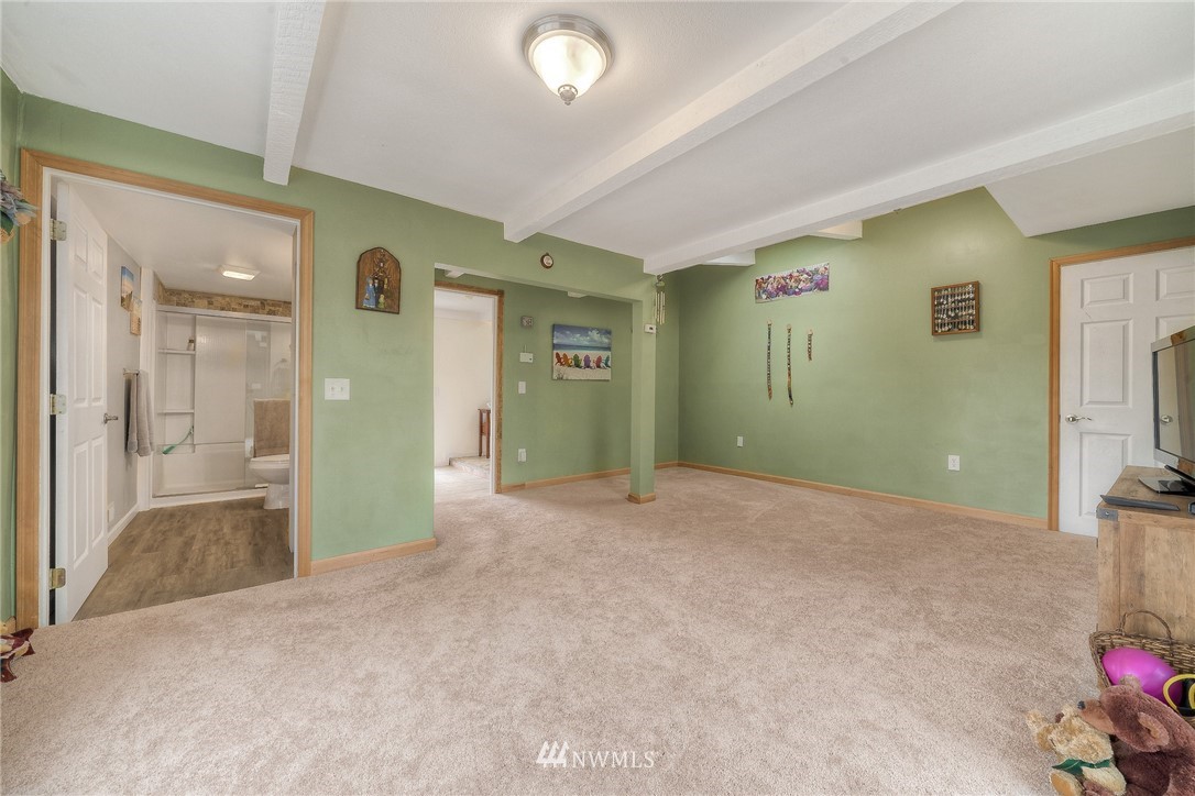 8606 Weller Road Southwest Lakewood, WA 98498 - Photo 6 of 26 Gallery Image 6