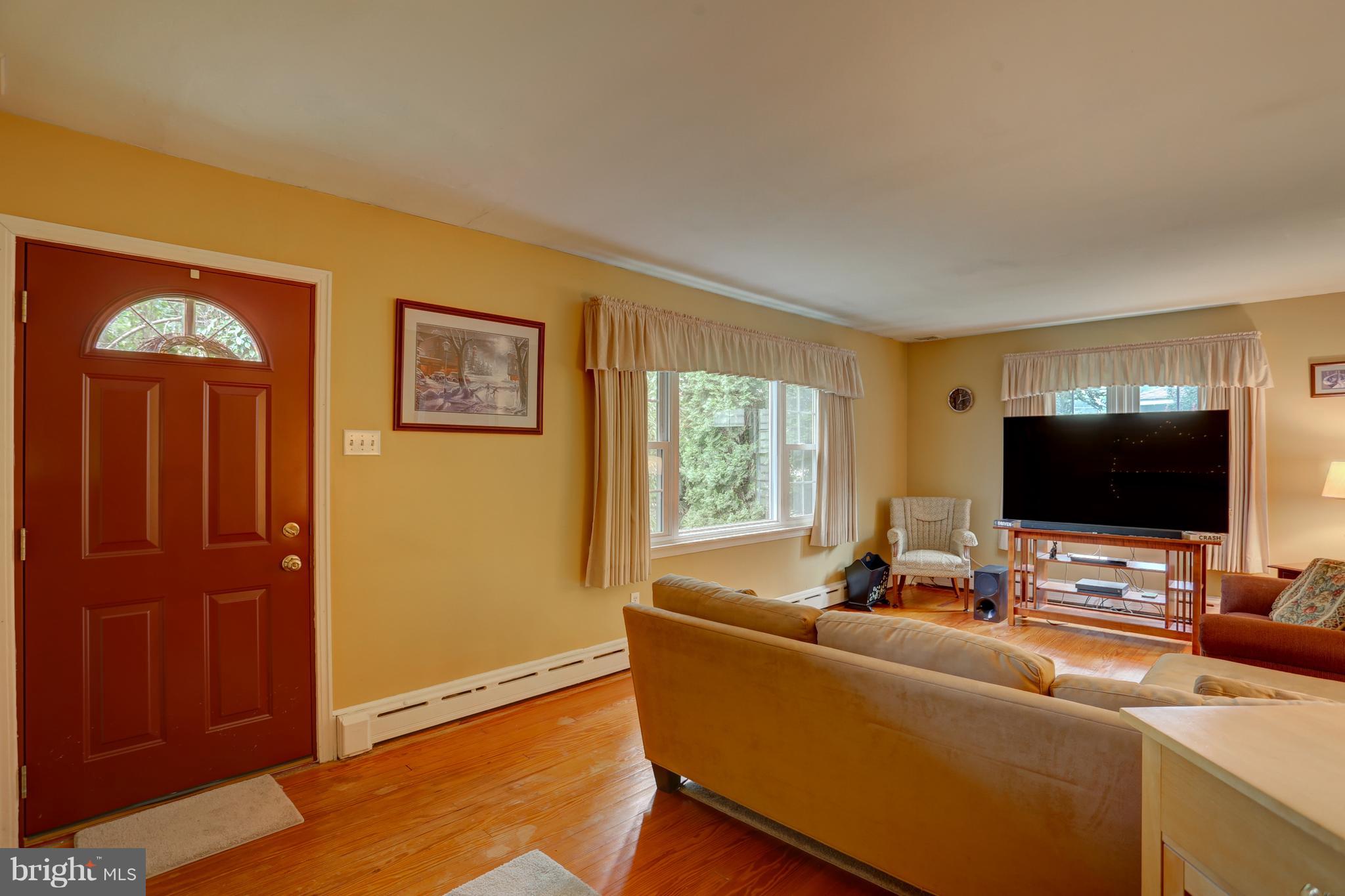 614 Brunnerville Road Lititz, PA 17543 - Photo 4 of 39 Living Room