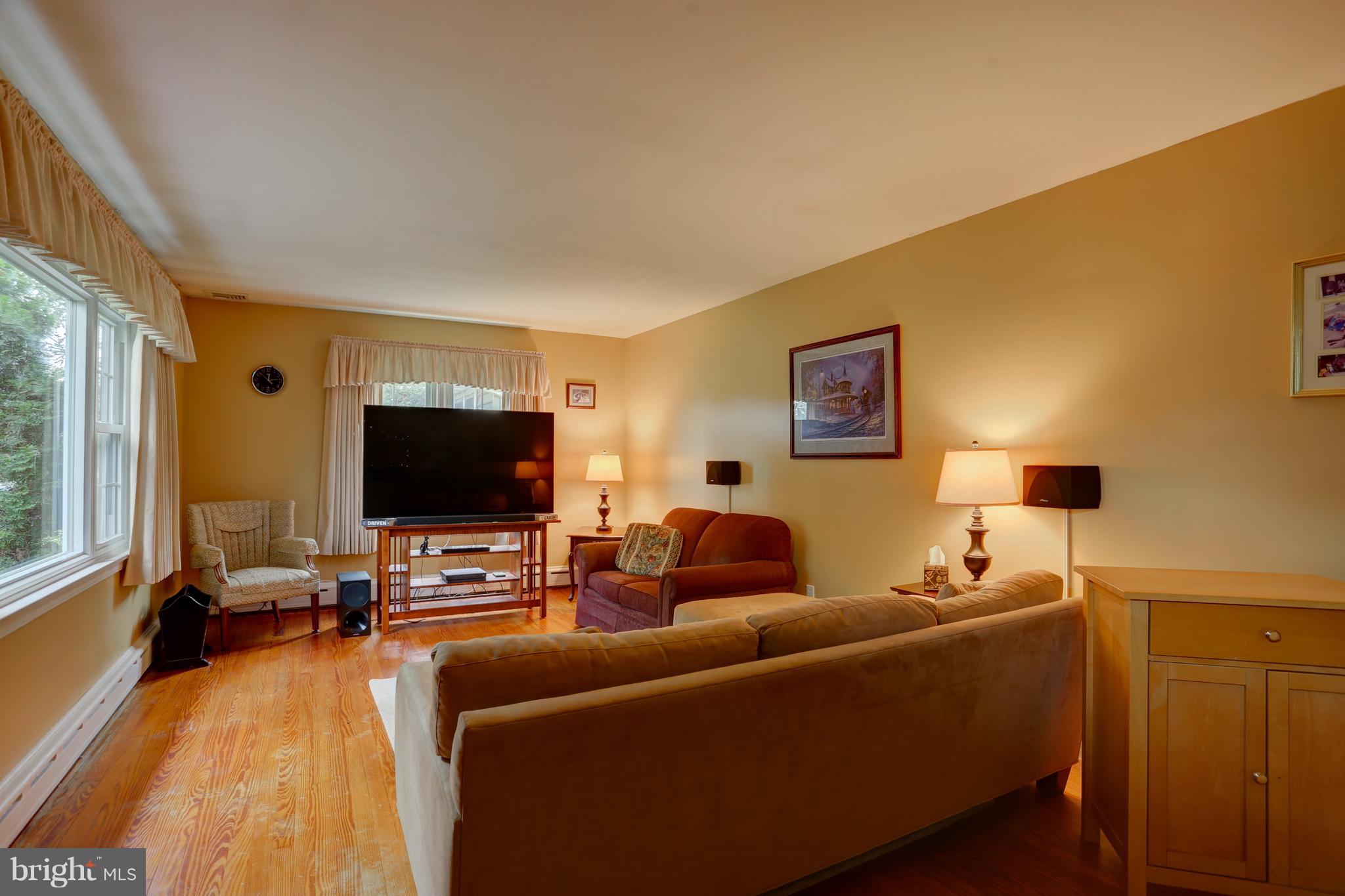614 Brunnerville Road Lititz, PA 17543 - Photo 5 of 39 Living Room