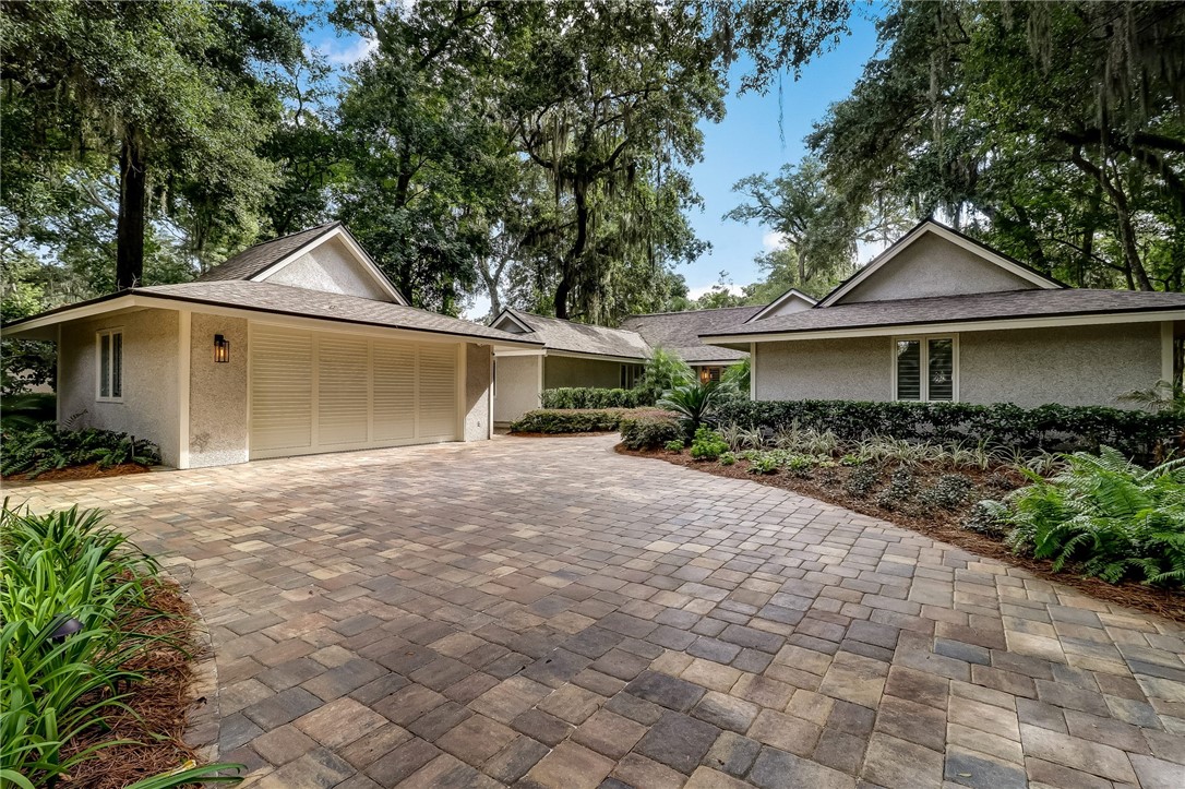 75 Sea Marsh Road Fernandina Beach, FL 32034 - Photo 1 of 30 a front view of a house with garden