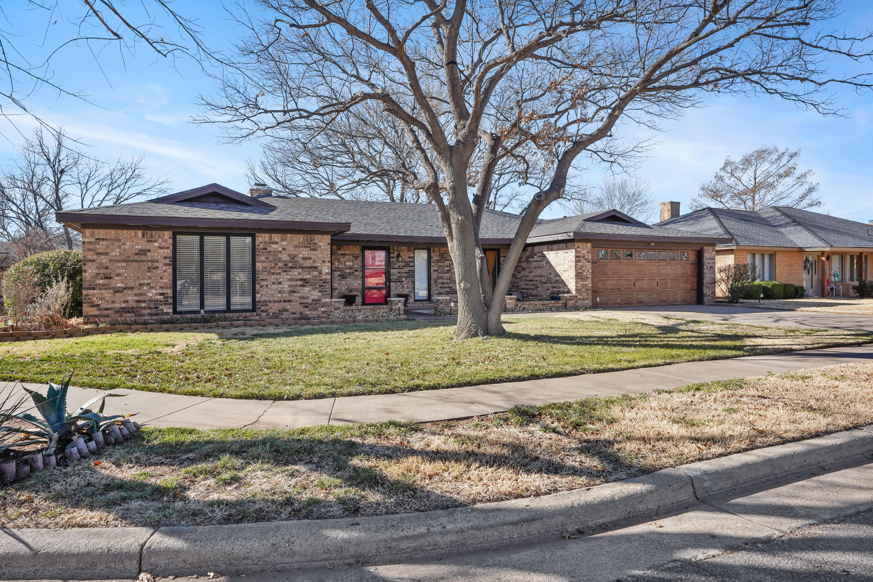 5711 70th Place Lubbock, TX 79424 - Photo 4 of 46 DSC04401 (edited)