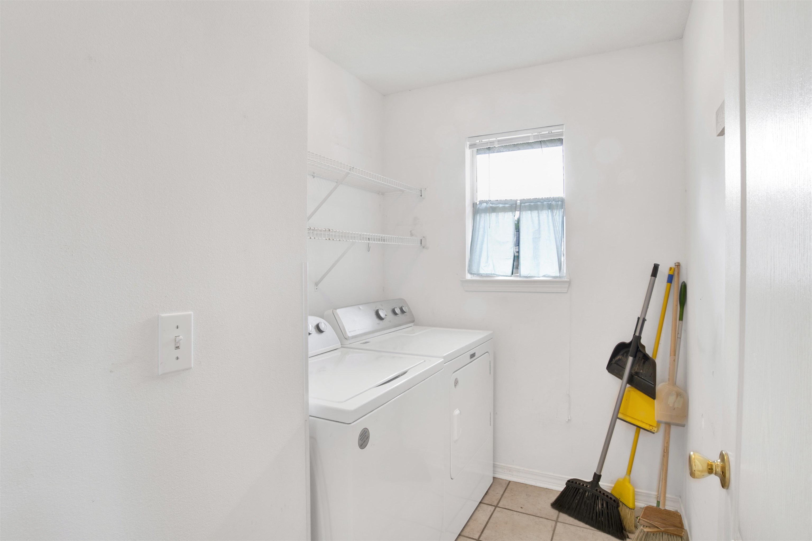2572 Manuel Drive Lillian, AL 36549 - Photo 25 of 40 Laundry