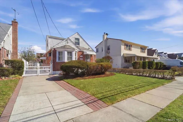 $700,000 | 115-11 Parkway Drive, Elmont, NY 11003
