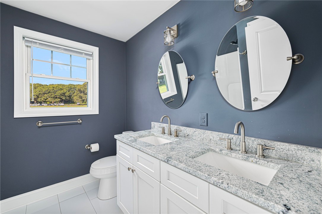 311 Capron Farm Drive Warwick, RI 02886 - Photo 33 of 38 2nd floor bath