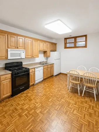 $2,695 | 4237 North Kenmore Avenue, Unit GN, Chicago, IL 60613