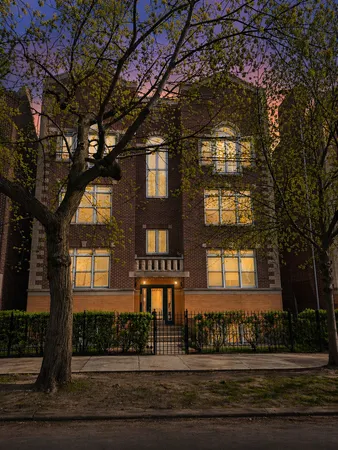 $2,695 | 4237 North Kenmore Avenue, Unit GN, Chicago, IL 60613