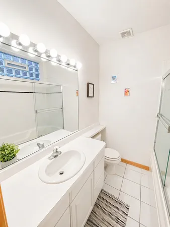 $2,695 | 4237 North Kenmore Avenue, Unit GN, Chicago, IL 60613