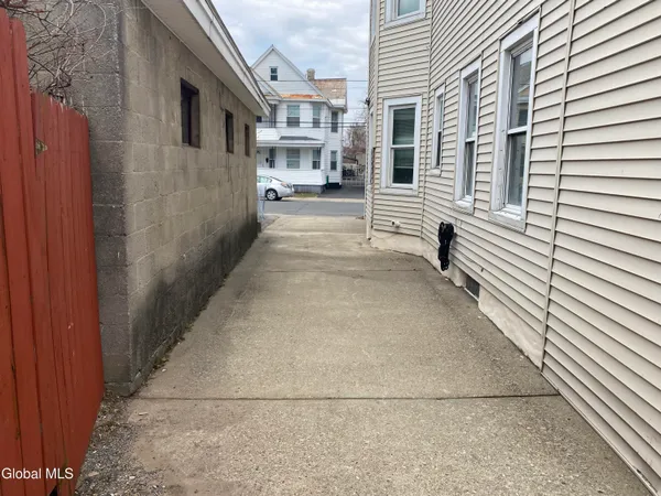 $284,900 | 972-974 Main Avenue, Schenectady, NY 12303