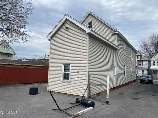 $284,900 | 972-974 Main Avenue, Schenectady, NY 12303