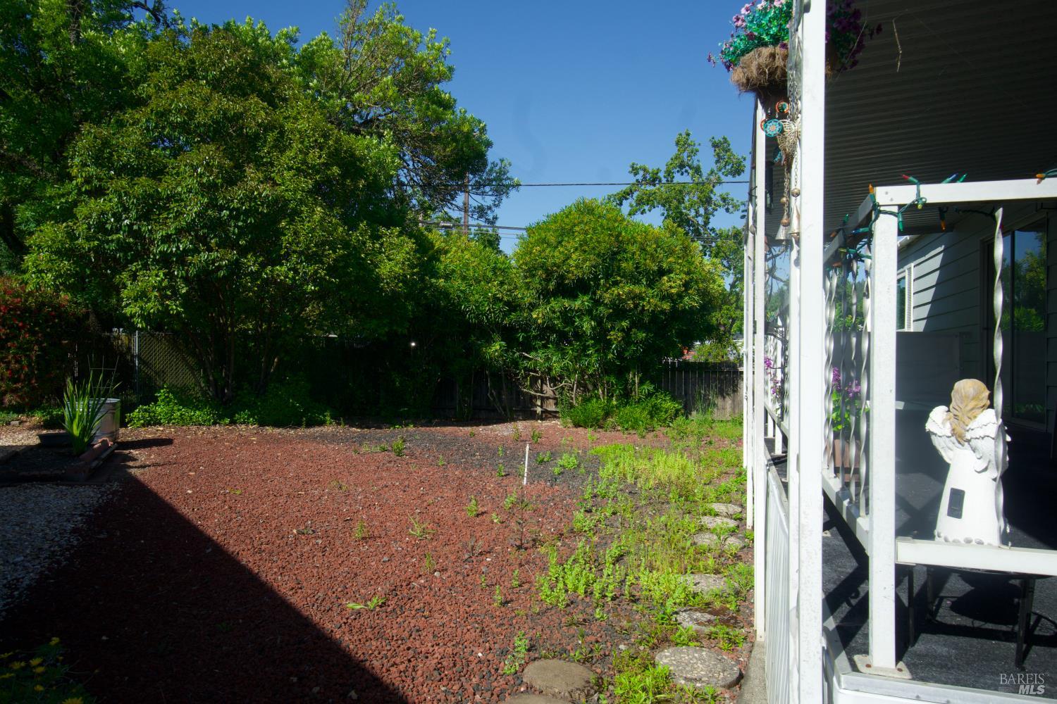 41 Plymouth Way Santa Rosa, CA 95403 - Photo 28 of 28 Large front yard near front deck