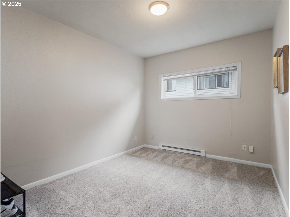 2102 Kelly Road, Unit 3 Vancouver, WA 98665 - Photo 14 of 20 a room