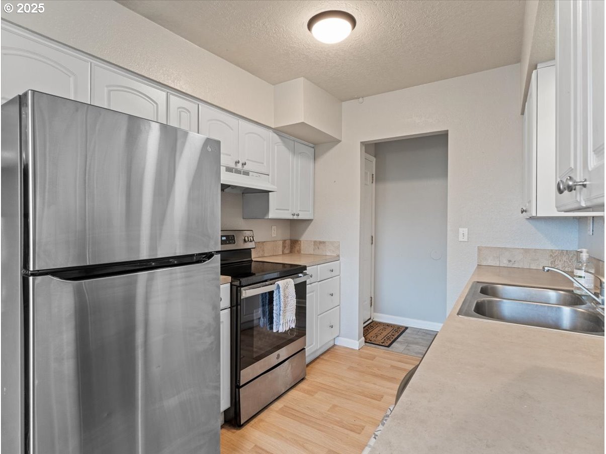 2102 Kelly Road, Unit 3 Vancouver, WA 98665 - Photo 10 of 20 a kitchen with stainless steel appliances a refrigerator sink and cabinets