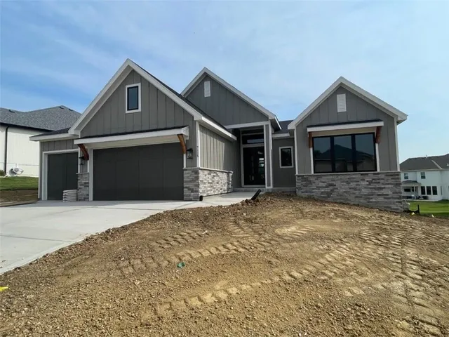 $785,000 | 9845 Shady Bend Road, Lenexa, KS 66227