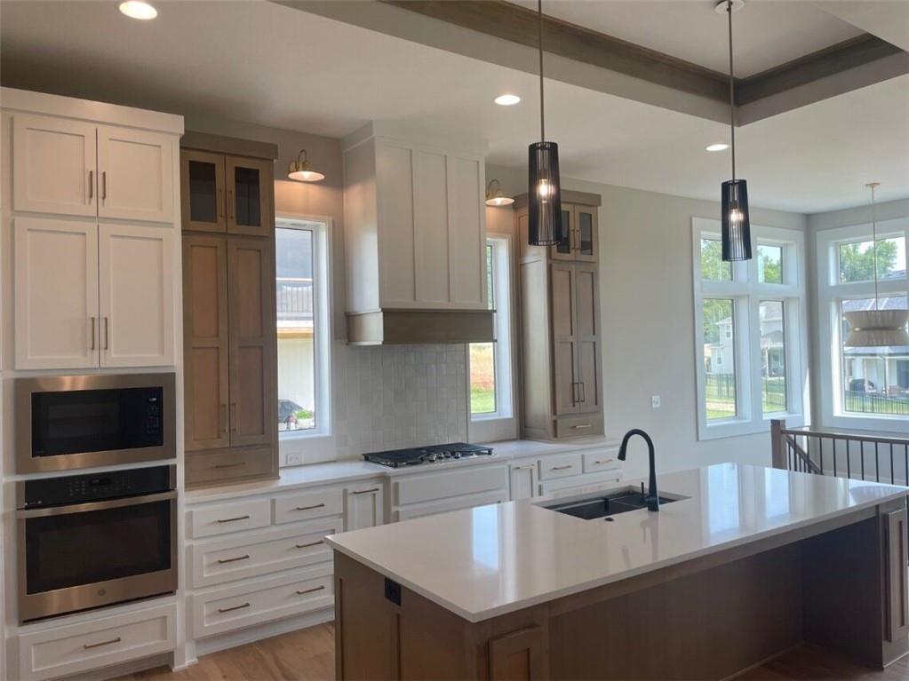 9845 Shady Bend Road Lenexa, KS 66227 - Photo 3 of 20