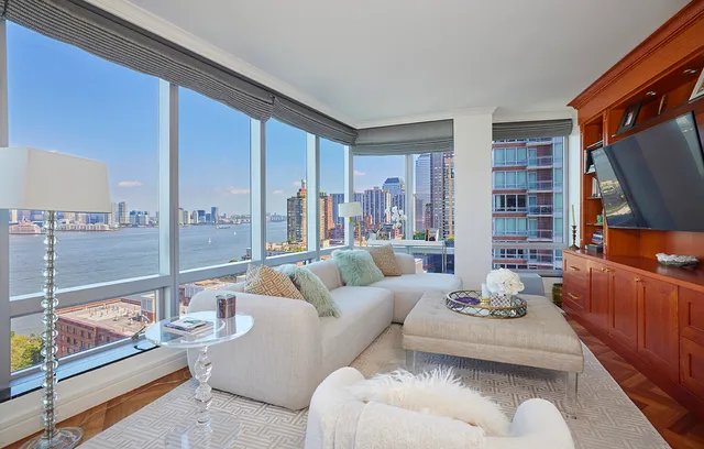 $13,500 | 10 West Street, Unit 18A | Battery Park City