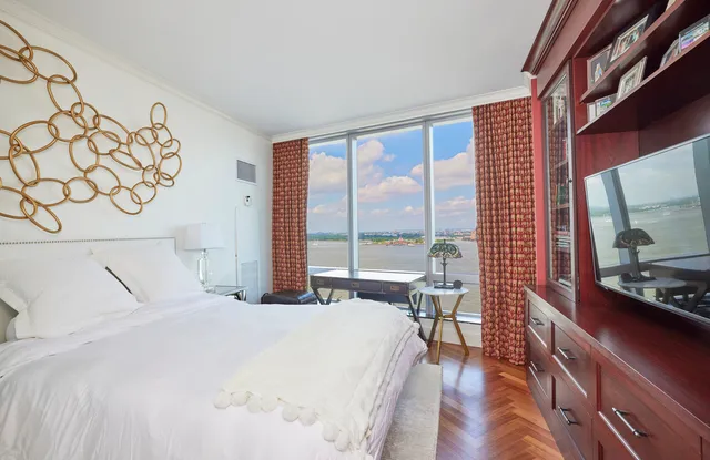 $13,500 | 10 West Street, Unit 18A | Battery Park City