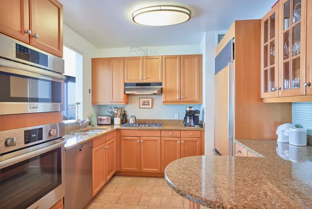 $13,500 | 10 West Street, Unit 18A | Battery Park City