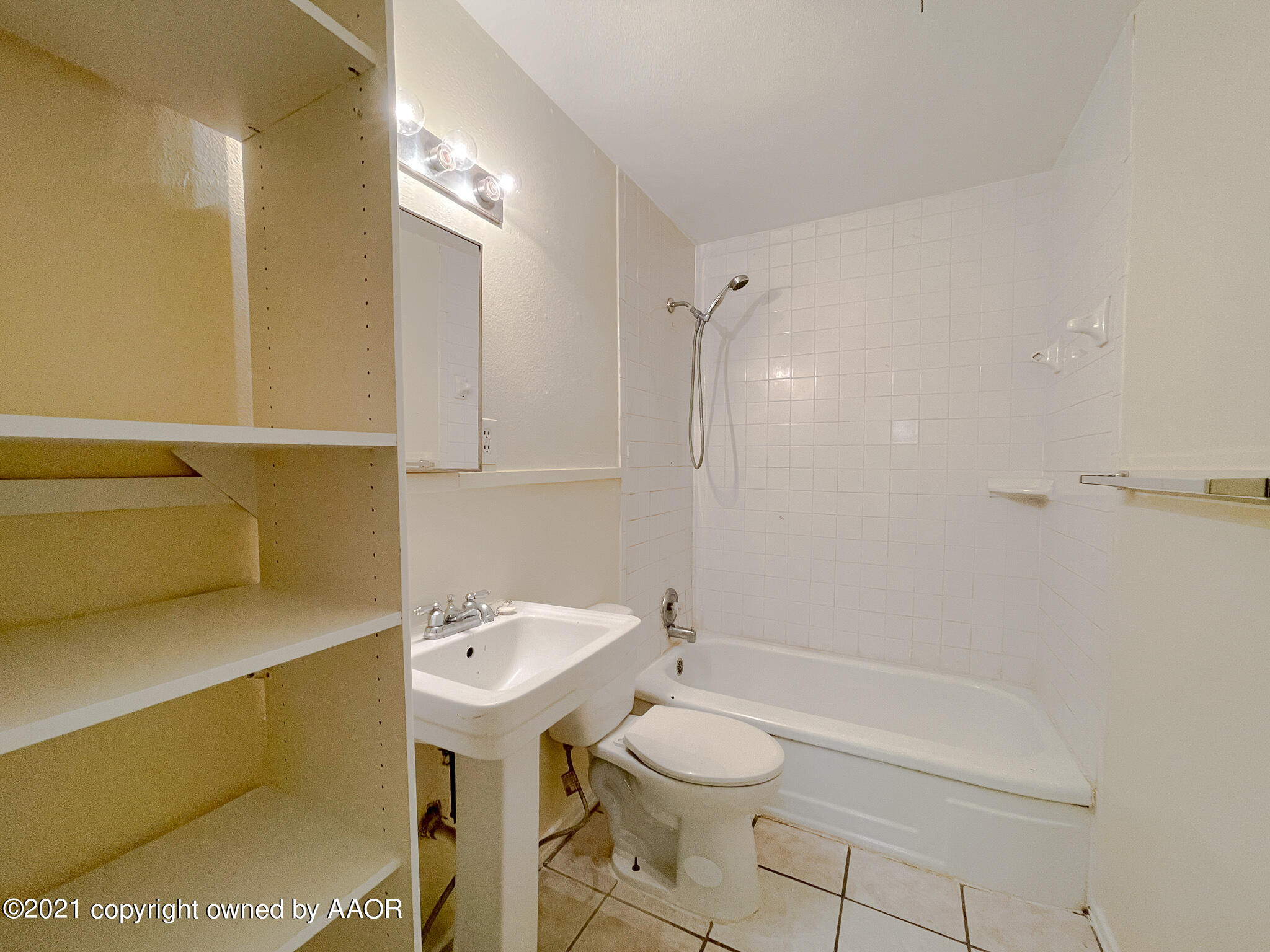 4309 South Van Buren Street Amarillo, TX 79110 - Photo 6 of 9 Bathroom