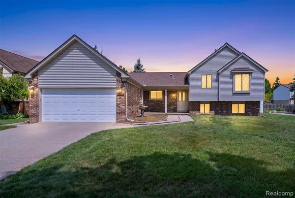 $375,000 | 3703 Alderdale Drive, Sterling Heights, MI 48310
