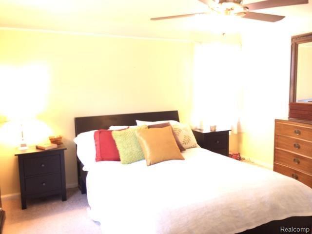 352 Ridgemont Road Grosse Pointe, MI 48236 - Photo 10 of 20 master2.jpg