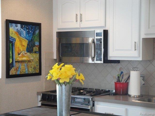 1454 Fairholme Road Grosse Pointe, MI 48236 - Photo 6 of 18 Kitchen
