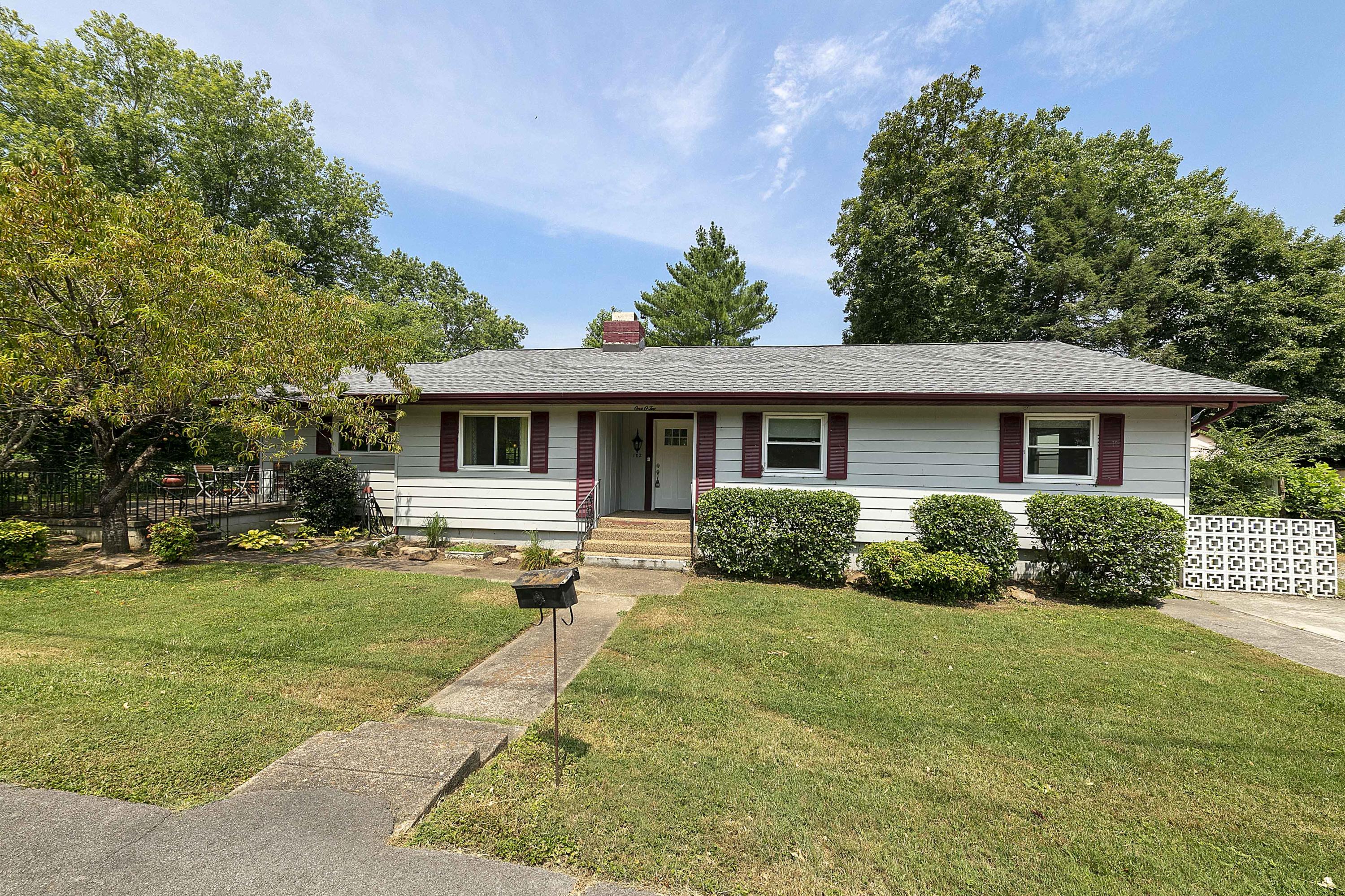102 West Magnolia Lane Oak Ridge, TN 37830 - Photo 1 of 32 1L9A1641