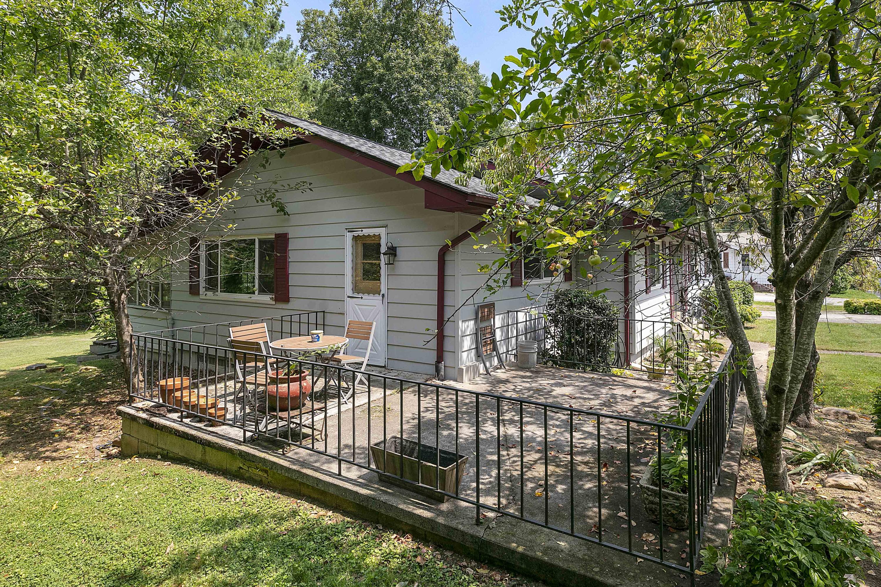 102 West Magnolia Lane Oak Ridge, TN 37830 - Photo 3 of 32 1L9A1644