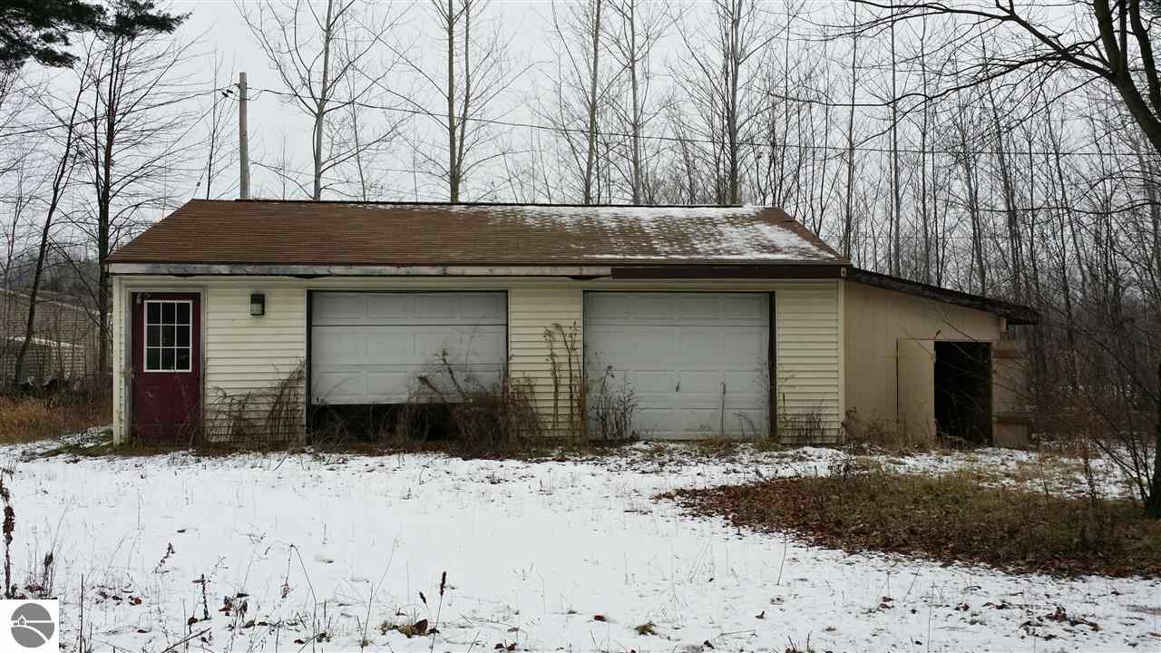 2134 South Coleman Road Shepherd, MI 48883 - Photo 26 of 30 1794044-25.JPG