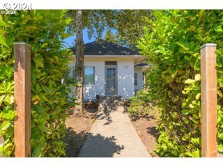 277 Front Street Junction City, OR 97448 - Photo 4 of 29 Gallery Image 4