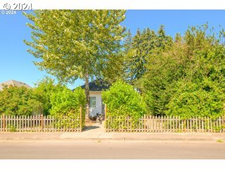 277 Front Street Junction City, OR 97448 - Photo 6 of 29 Gallery Image 6