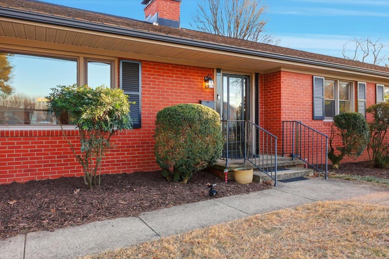 1133 Club Road Waynesboro, VA 22980 - Photo 6 of 58