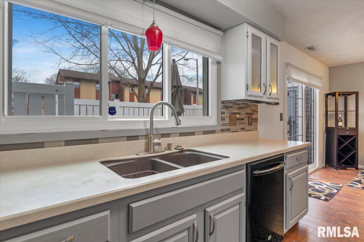 14 Brookside Place, Unit 14 Springfield, IL 62704 - Photo 16 of 33 Gallery Image 16