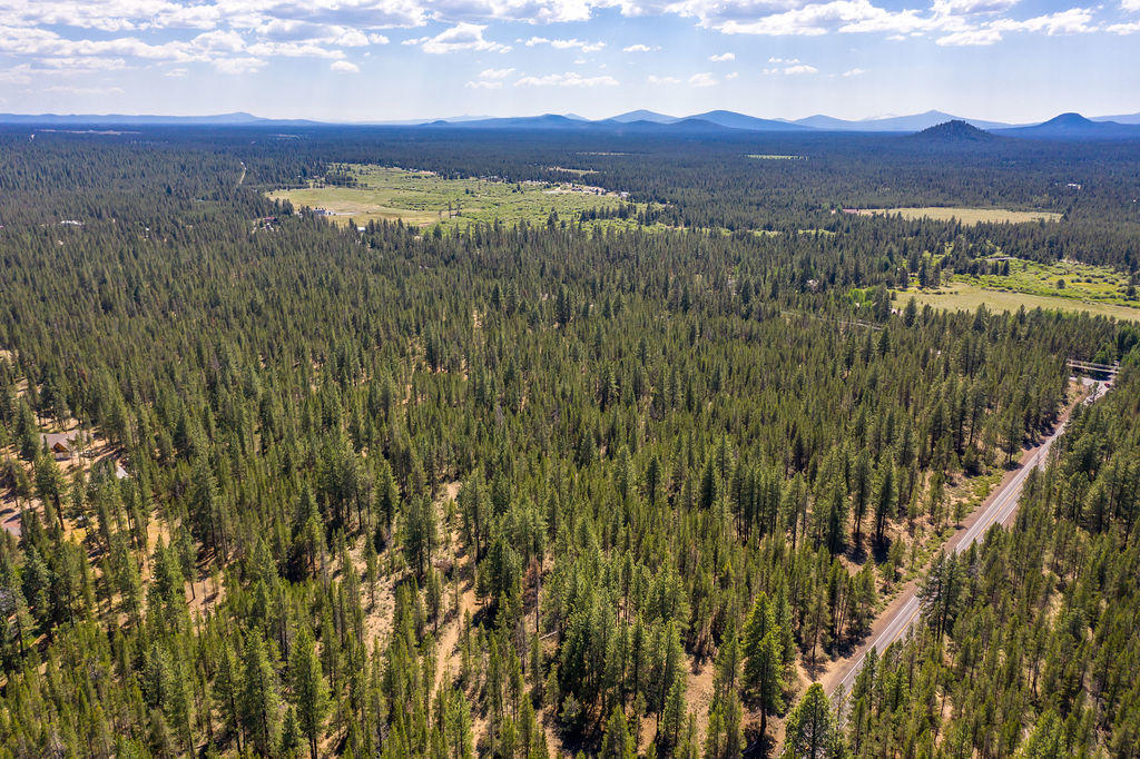 17605 Vandevert Road Bend, OR 97707 - Photo 11 of 34 11