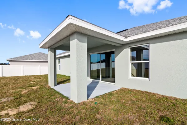 a house view with a outdoor space