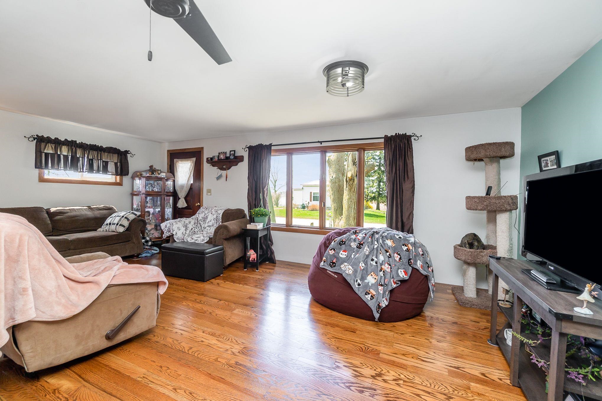 3942 North Begole Road Alma, MI 48801 - Photo 4 of 30 1899322-3.JPG