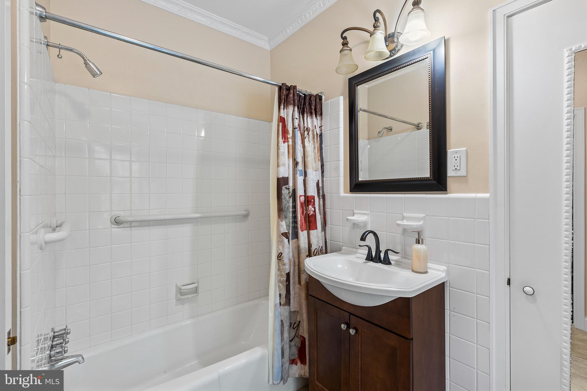 1240 Arrowmink Road Villanova, PA 19085 - Photo 39 of 42 Hall bath 2nd floor