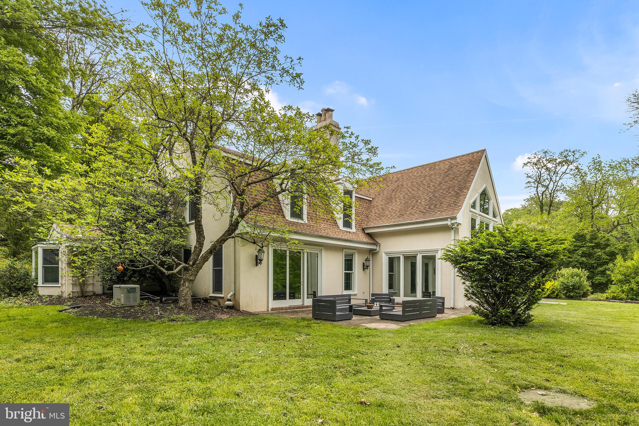 1240 Arrowmink Road Villanova, PA 19085 - Photo 4 of 42 Side yard