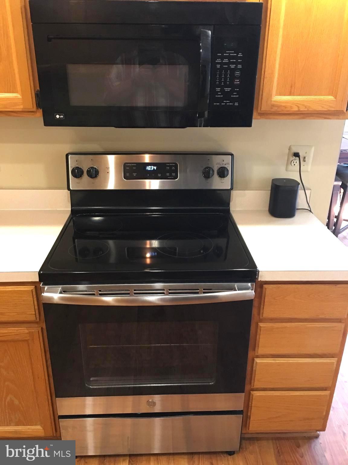 43506 Postrail Square Ashburn, VA 20147 - Photo 16 of 59 Stainless and black stove and Microwave