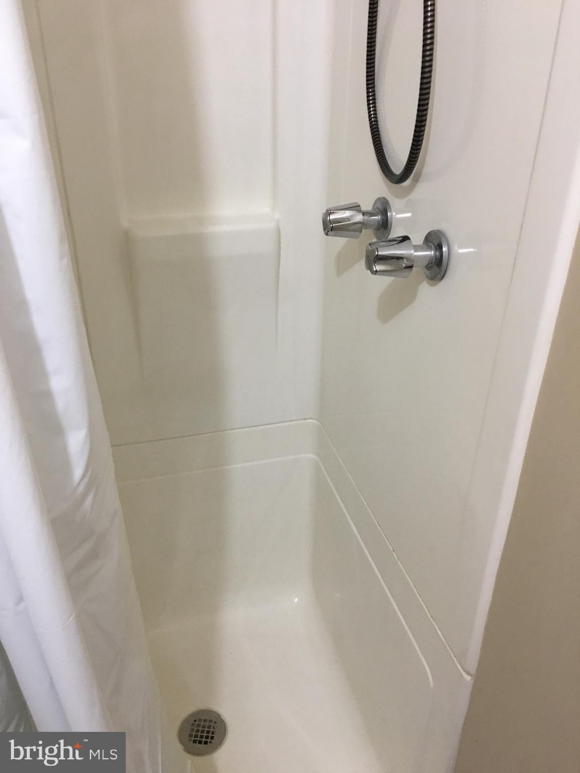 43506 Postrail Square Ashburn, VA 20147 - Photo 44 of 59 Lower Level full bath Shower stall