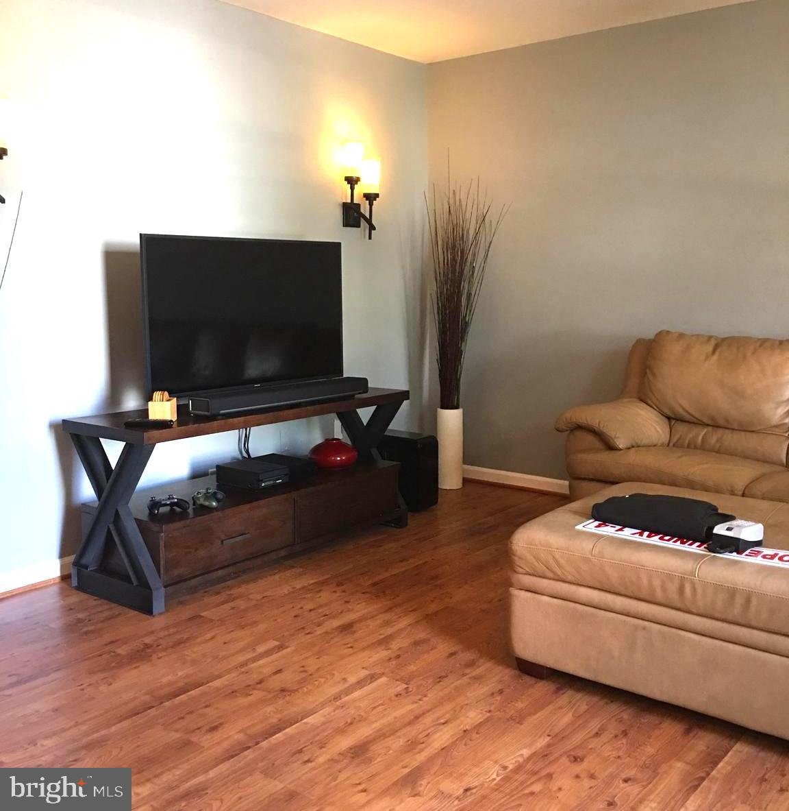 43506 Postrail Square Ashburn, VA 20147 - Photo 6 of 59 Great space for a large flat screen TV