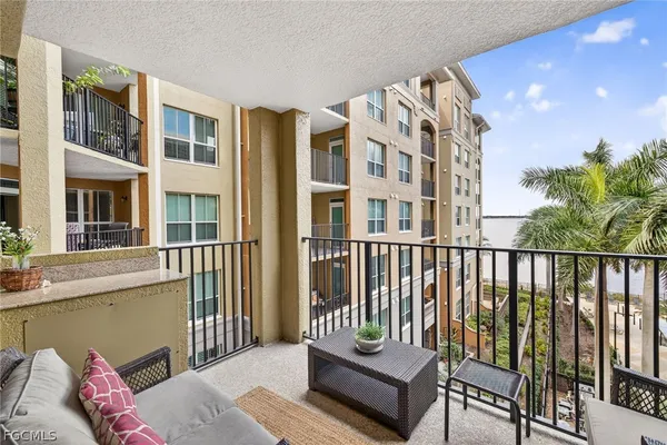 $2,000 | 2825 Palm Beach Boulevard, Unit 409, Fort Myers, FL 33916