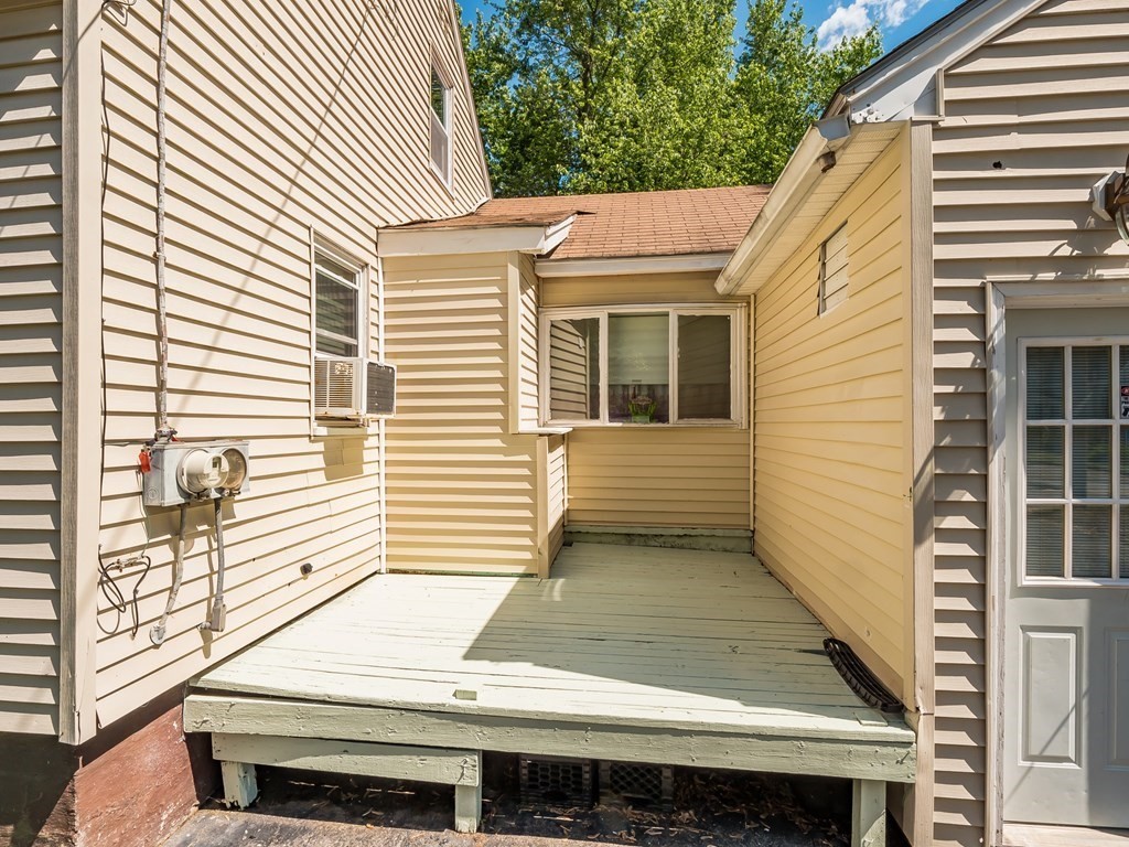 20 Rangeway Road Billerica, MA 01862 - Photo 38 of 41 a view of a patio with a table and chairs